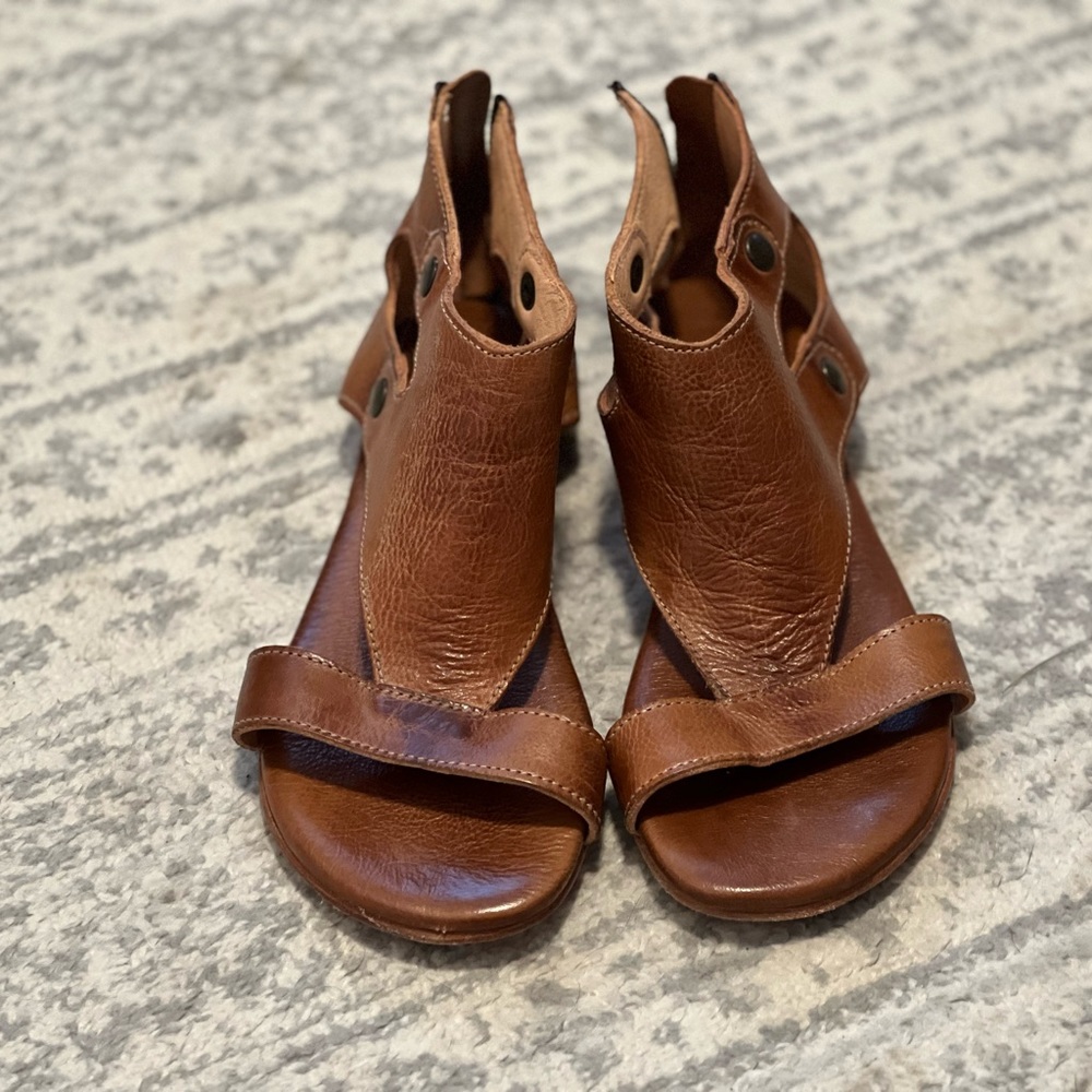 Bedstu Soto Sandals in rustic tan size 6.5